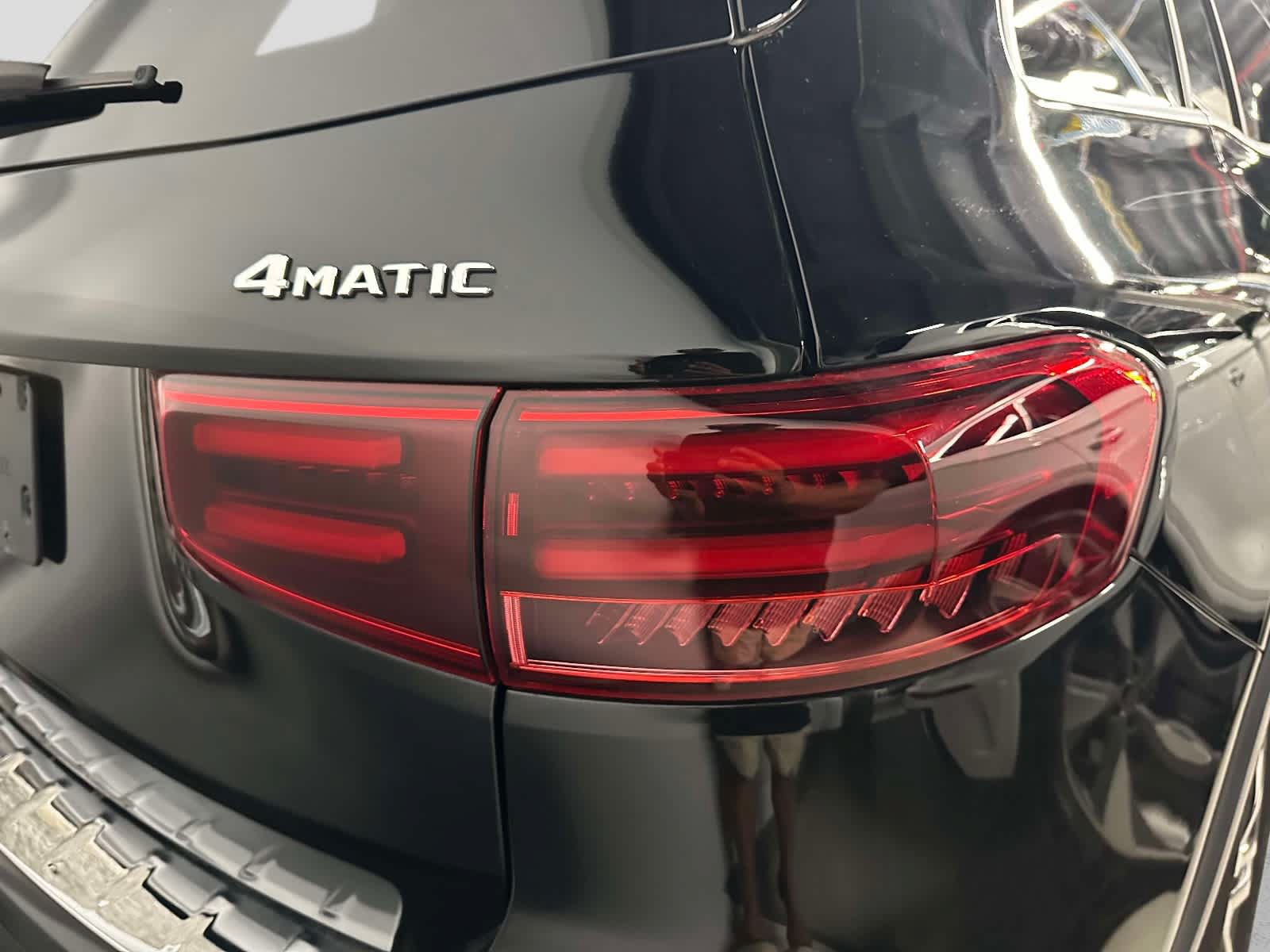 Used 2025 Mercedes-Benz GLB 250 4MATIC image 8