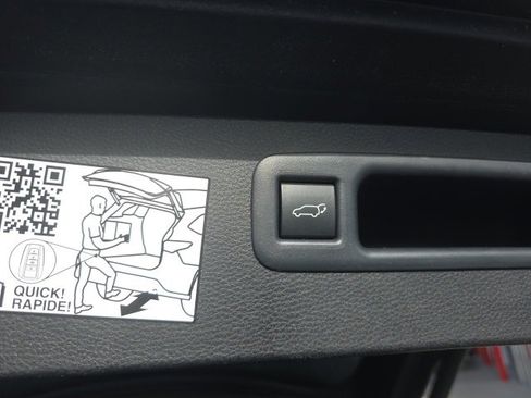 Used 2024 Toyota Highlander XLE image 11