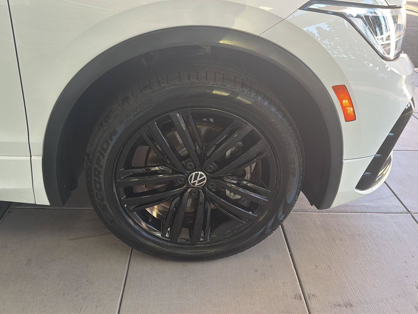 Certified 2022 Volkswagen Tiguan SE R-Line FWD image 14