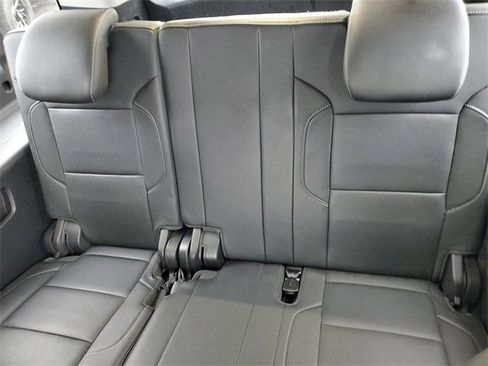Certified 2019 Chevrolet Suburban LT image 10