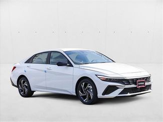 New 2025 Hyundai Elantra SEL video 3