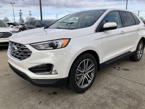 Certified 2024 Ford Edge Titanium image 2