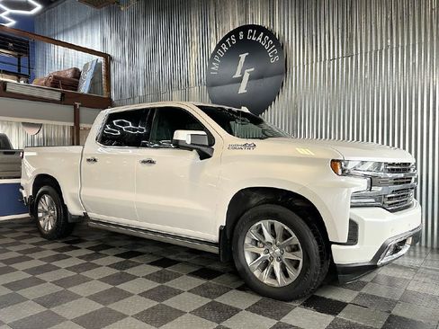 Used 2022 Chevrolet Silverado 1500 High Country w/ Technology Package image 2
