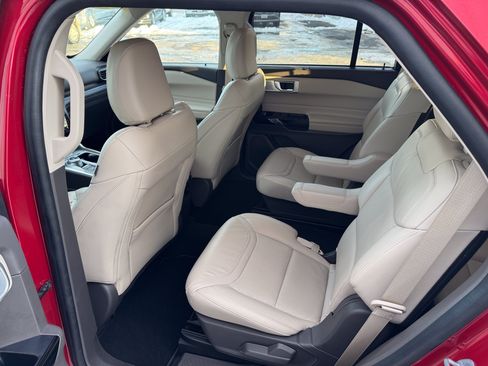 Used 2023 Ford Explorer Platinum w/ Premium Technology Package AWD/4WD image 31
