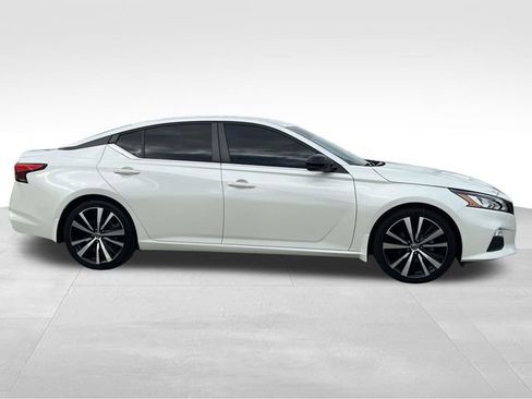 Used 2020 Nissan Altima 2.5 SR w/ Premium Package image 8