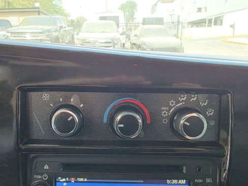 Used 2018 GMC Savana 2500 Extended w/ Enhanced Convenience Package image 16