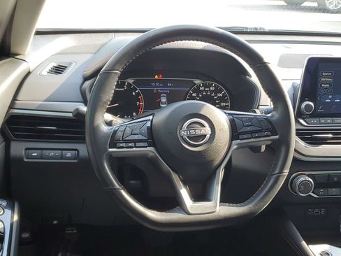 Used 2024 Nissan Altima 2.5 SR FWD image 12