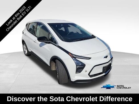 Used 2023 Chevrolet Bolt LT w/ Driver Confidence Package FWD image 1