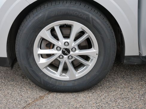 Certified 2022 Kia Carnival LX image 15