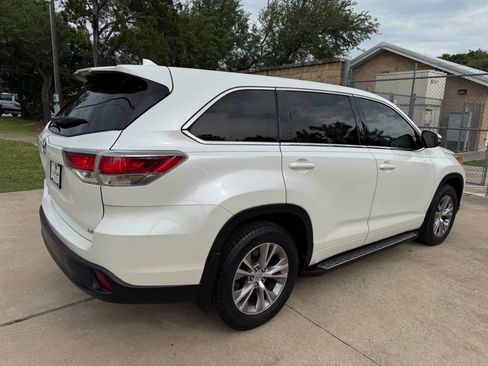 Used 2015 Toyota Highlander Plus FWD image 9