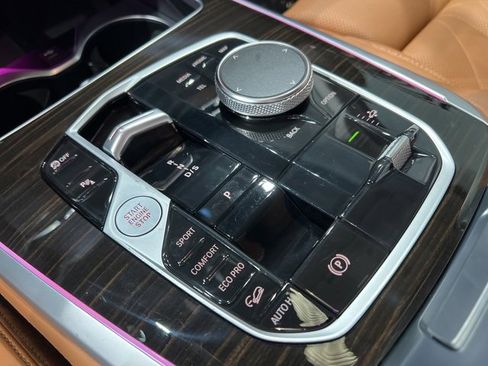 Used 2023 BMW X7 xDrive40i image 25