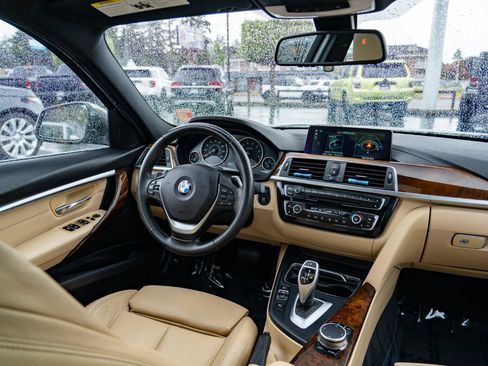 Used 2018 BMW 330i Sedan w/ Premium Package RWD image 26