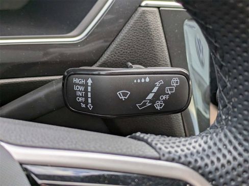 Certified 2023 Volkswagen Tiguan SEL R-Line image 42