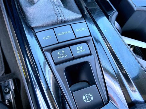 Used 2025 Toyota Camry XLE image 33