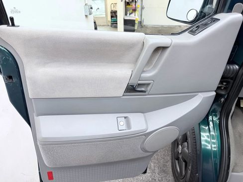 Used 2003 Volkswagen Eurovan MV image 9