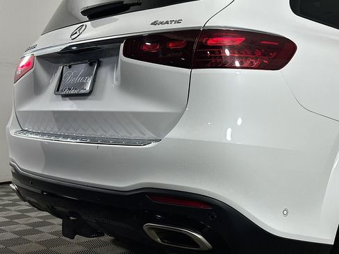 Used 2024 Mercedes-Benz GLS 580 4MATIC w/ E-Active Body Control Package image 26