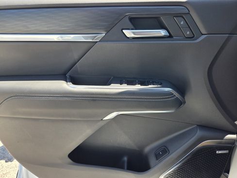 Used 2025 GMC Acadia Elevation FWD image 21