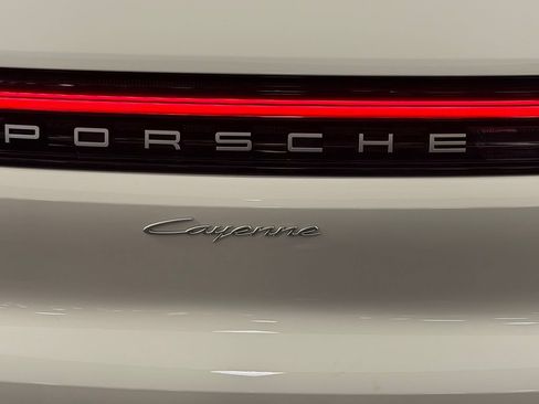 Used 2024 Porsche Cayenne AWD/4WD image 11
