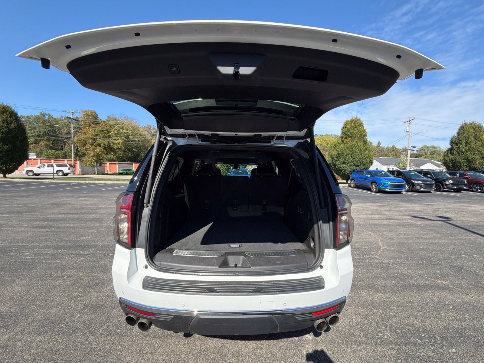 Used 2022 Chevrolet Suburban Premier AWD/4WD image 27