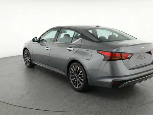 Used 2025 Nissan Altima 2.5 SV image 6