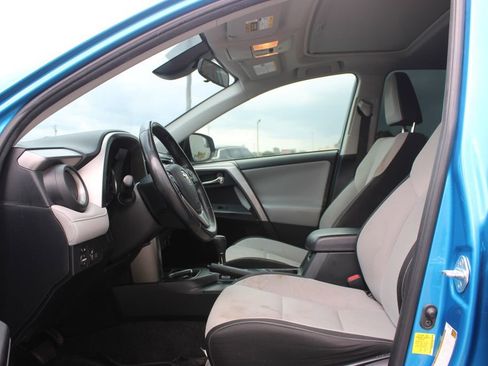 Used 2018 Toyota RAV4 XLE AWD/4WD image 22