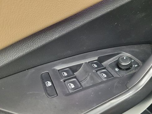 Used 2019 Volkswagen Jetta SEL w/ Cold Weather Package FWD image 27