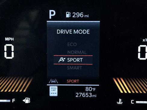 Certified 2025 Kia Carnival image 9