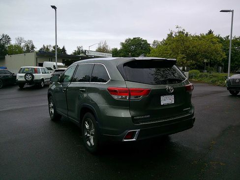 Used 2017 Toyota Highlander Limited Platinum image 3