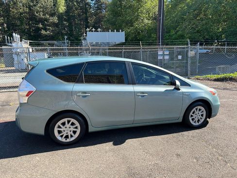 Used 2014 Toyota Prius V Three FWD image 4