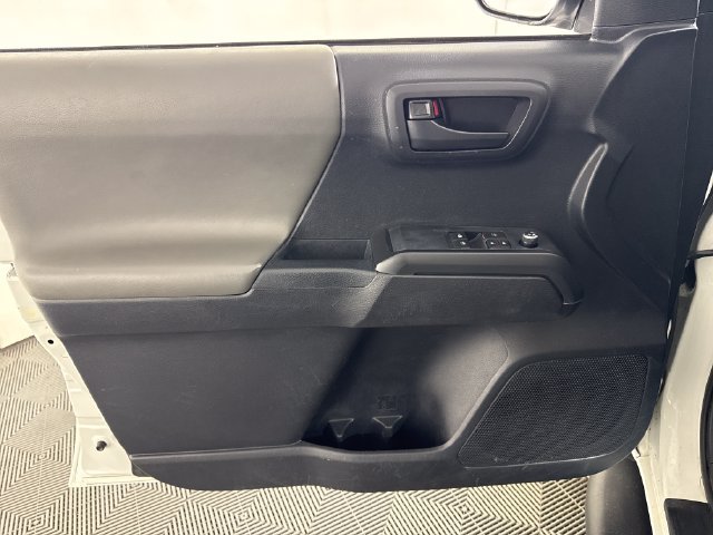 Used 2017 Toyota Tacoma SR AWD/4WD image 23