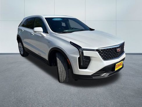 Used 2024 Cadillac XT4 Luxury w/ LPO, Floor Liner Package AWD/4WD image 5