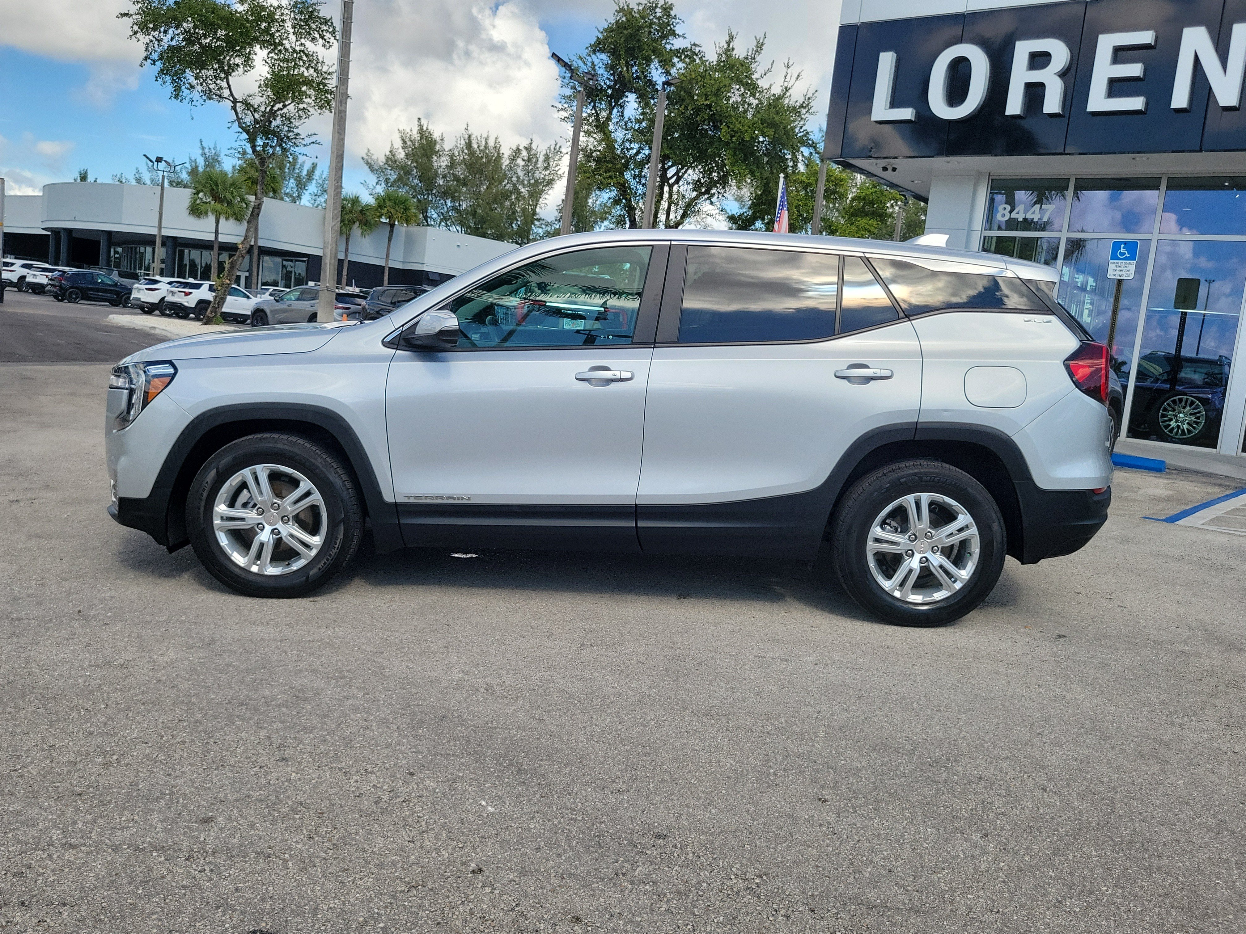 Used 2022 GMC Terrain SLE FWD image 8