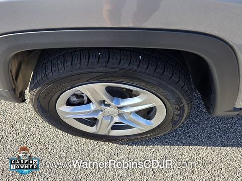 Used 2024 Jeep Compass Latitude AWD/4WD image 19