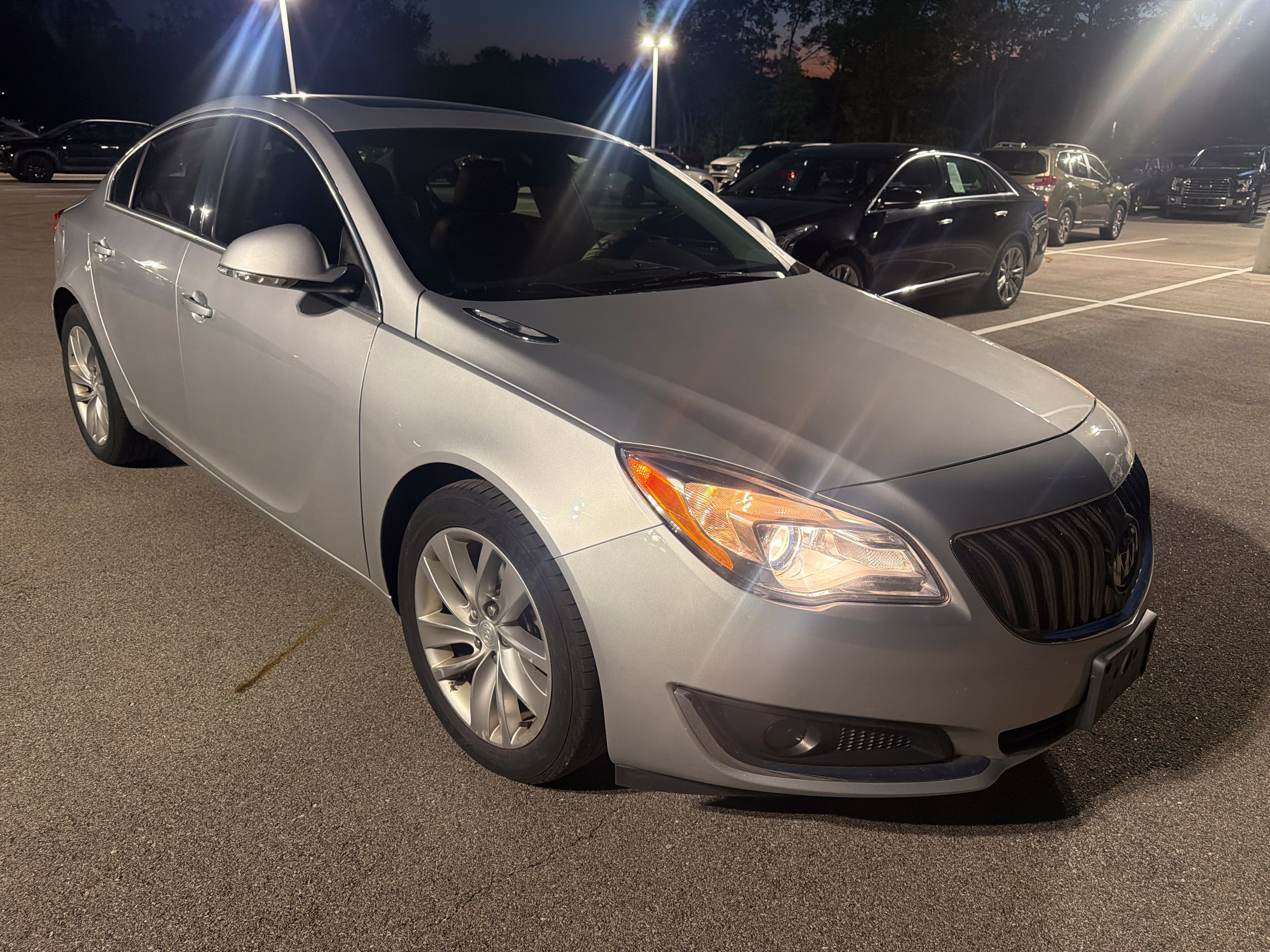 Used 2015 Buick Regal Premium w/ Experience Buick Package FWD image 3