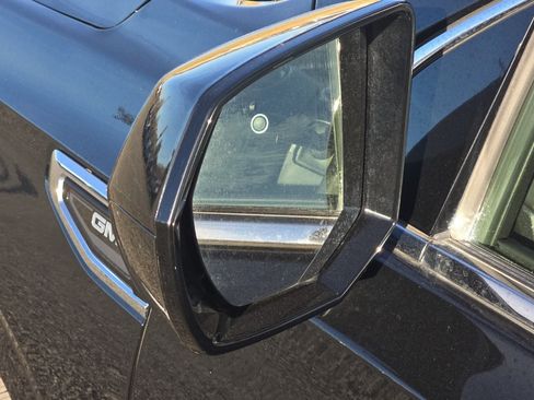 Used 2024 GMC Yukon SLT image 55