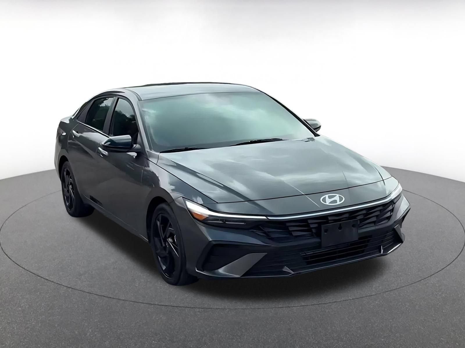 Used 2026 Hyundai Elantra Sport FWD image 3