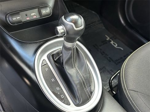 Used 2015 Kia Soul + image 19