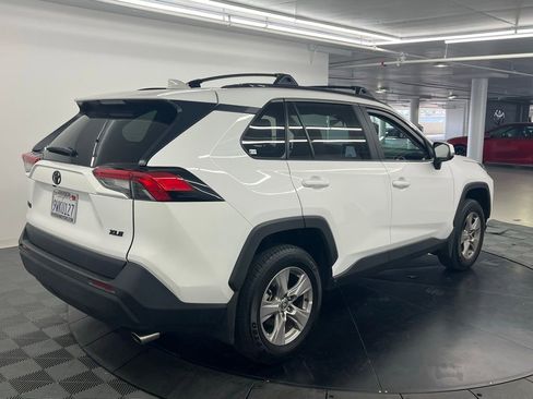 Used 2025 Toyota RAV4 XLE w/ Convenience Package FWD image 4