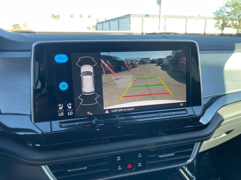 Used 2025 Volkswagen Atlas Cross Sport SE image 25