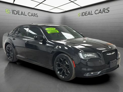 Used 2018 Chrysler 300 S RWD image 3