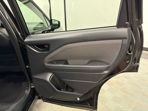 Used 2025 Subaru Forester Premium AWD/4WD image 17