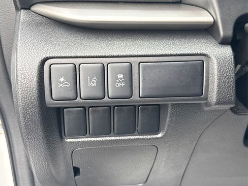 Used 2022 Mitsubishi Eclipse Cross LE image 30