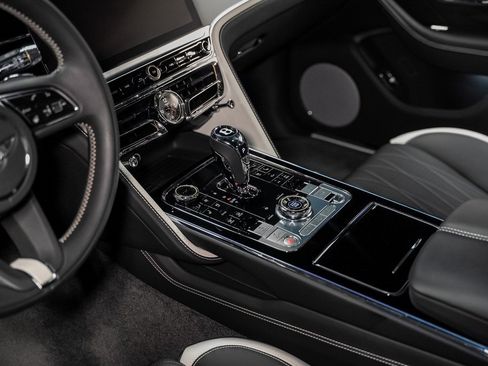 Used 2023 Bentley Flying Spur W12 image 60