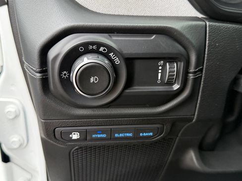 Used 2024 Jeep Wrangler Unlimited Sahara AWD/4WD image 21