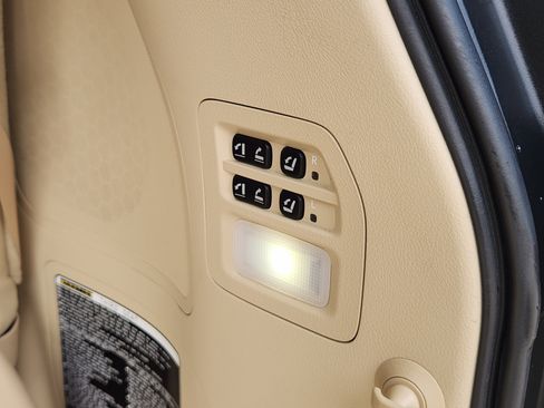 Used 2020 Lexus LX 570 4WD w/ Luxury Package image 39