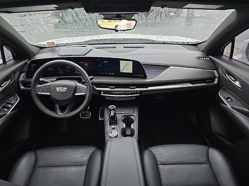 Used 2024 Cadillac XT4 Sport image 29