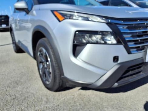 Used 2024 Nissan Rogue SV image 23