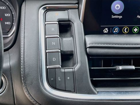 Used 2021 Chevrolet Suburban LT w/ Luxury Package RWD image 27
