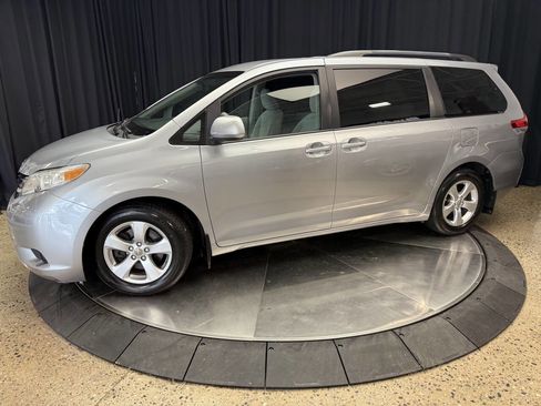Used 2011 Toyota Sienna LE image 3