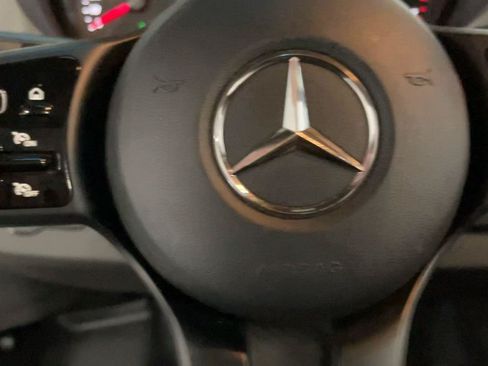 Used 2022 Mercedes-Benz Sprinter 2500 image 36